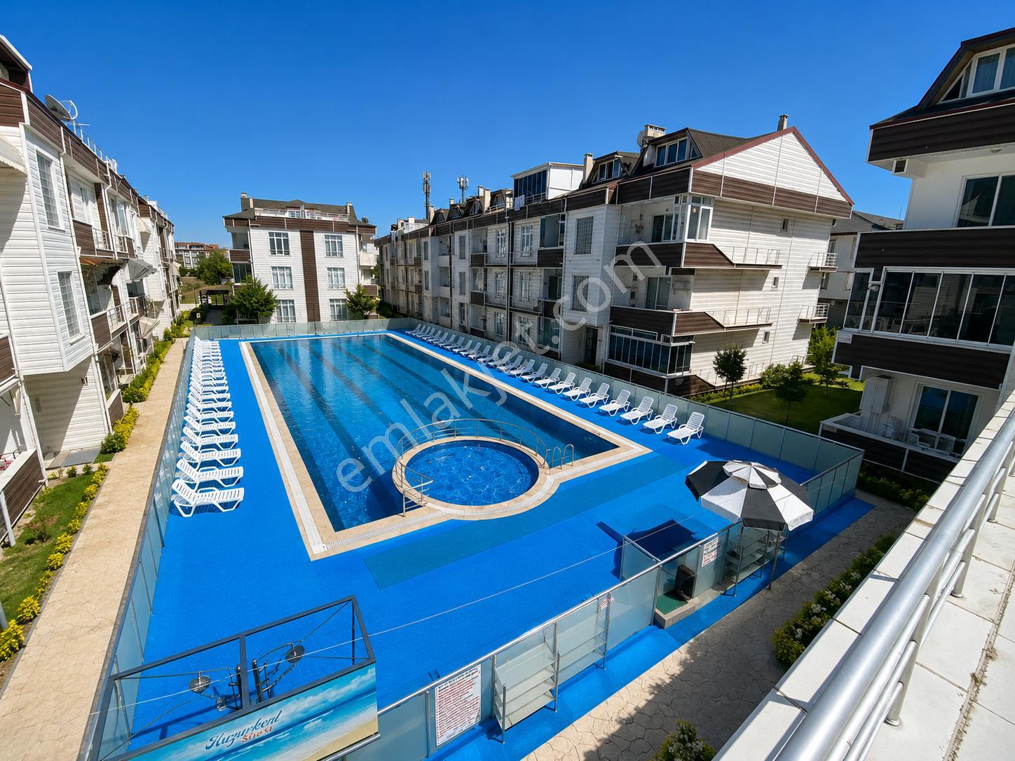 Havuzlu Site İçerisinde Yüksek Giriş Eşyalı 1+1 Satılık Daire - Görsel 3