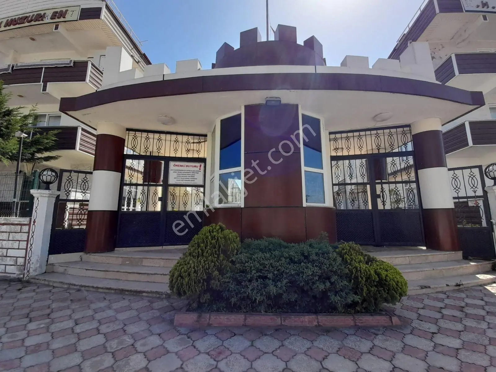 Havuzlu Site İçerisinde Yüksek Giriş Eşyalı 1+1 Satılık Daire