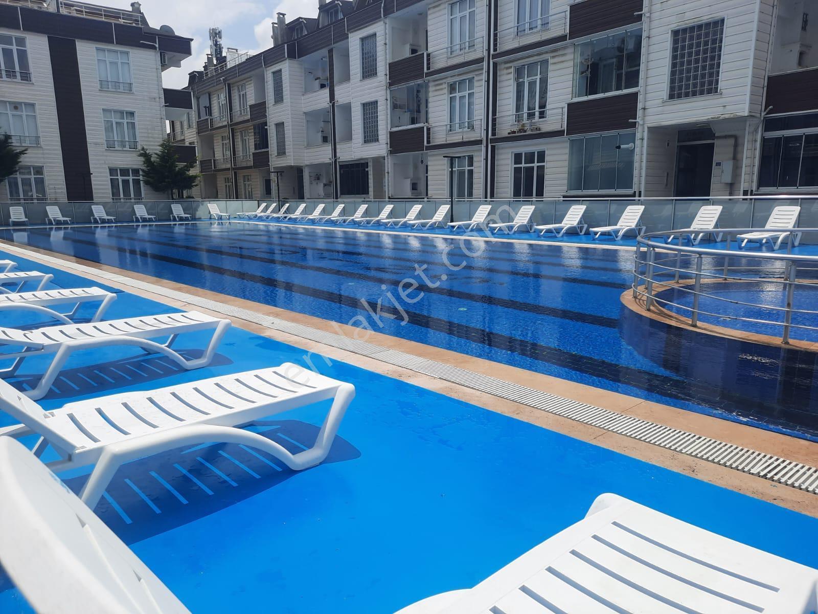 Havuzlu Site İçerisinde Yüksek Giriş Eşyalı 1+1 Satılık Daire - Görsel 4