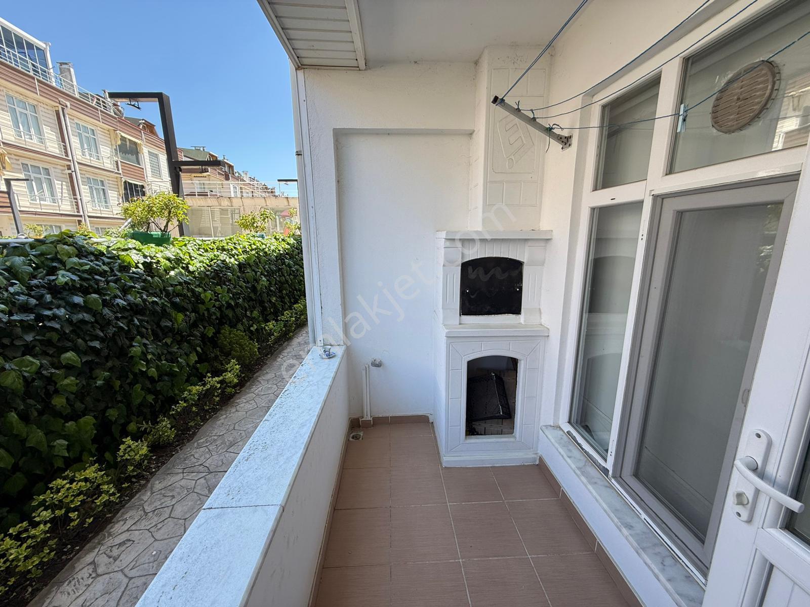 Havuzlu Site İçerisinde Yüksek Giriş Eşyalı 1+1 Satılık Daire - Görsel 14