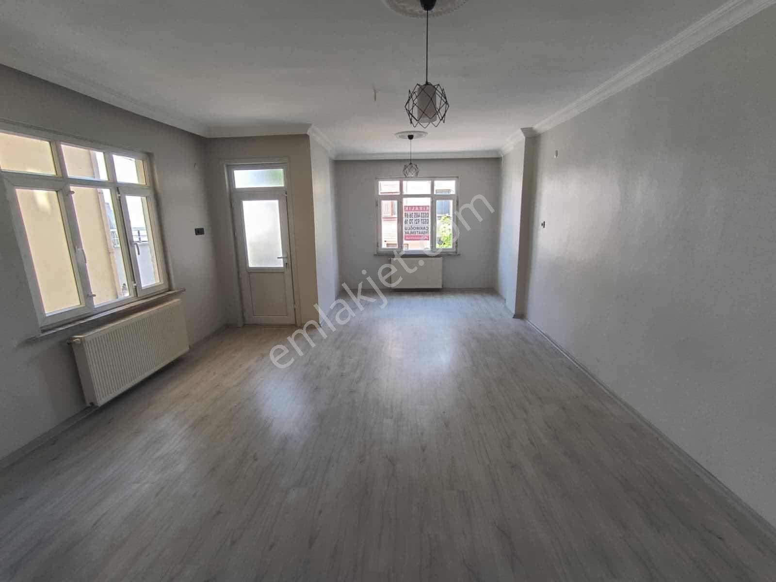 Marmaraya Yürüme Mesafesinde Kiralık Geniş 2+1 Ara Kat Balkonlu