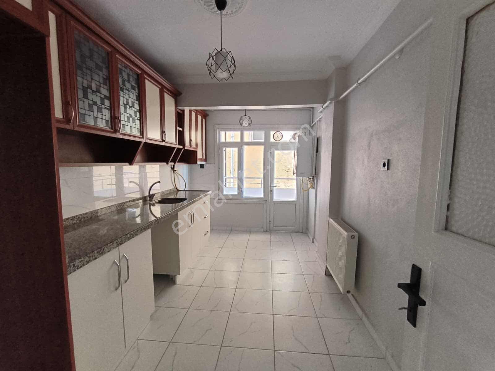 Marmaraya Yürüme Mesafesinde Kiralık Geniş 2+1 Ara Kat Balkonlu - Görsel 12