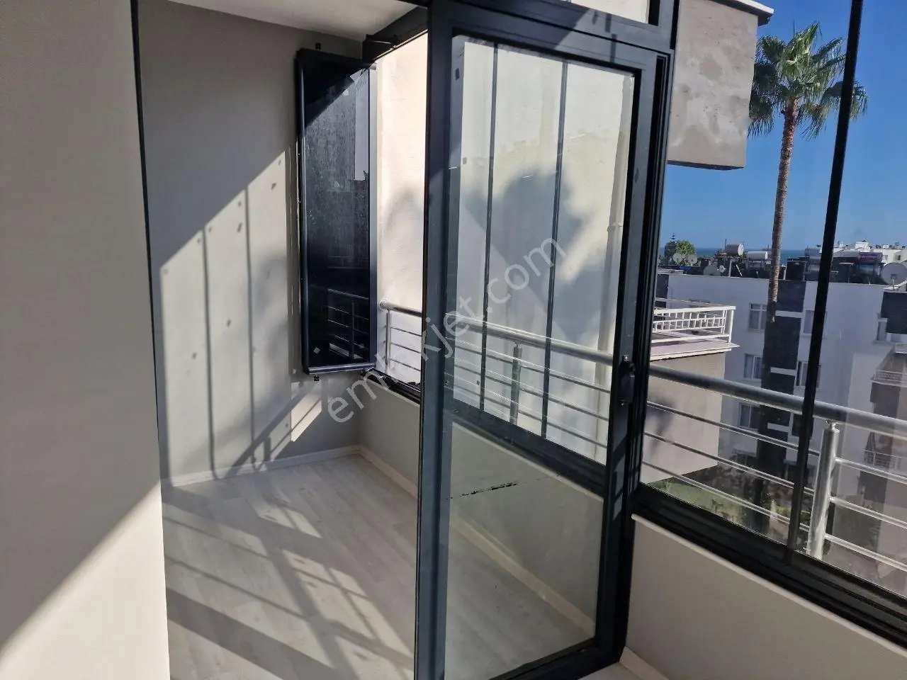 Hcl'den Eşyalı 110m² Net 2+1/denize 200m/sitede/satılık Daire - Görsel 2