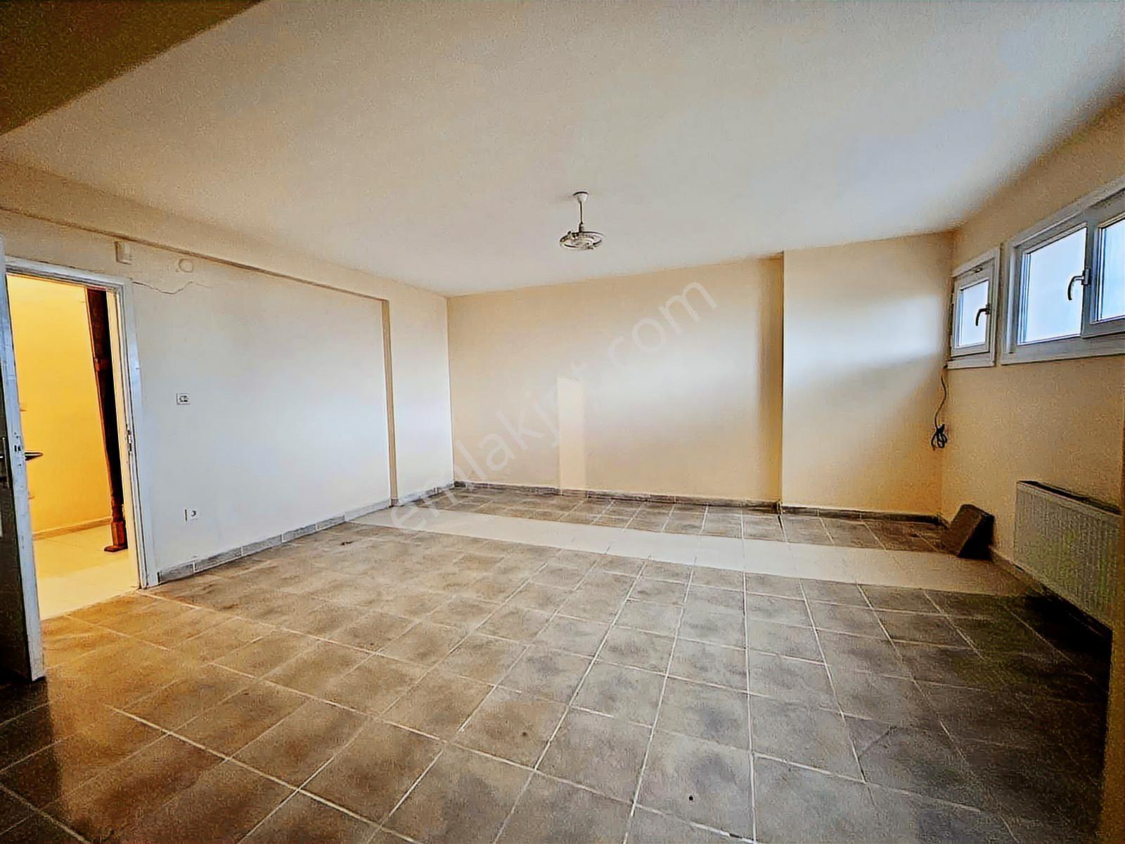 Beylikdüzü Sahilde Site İçi Havuzlu Her Kattan Deniz Man. Villa - Görsel 31