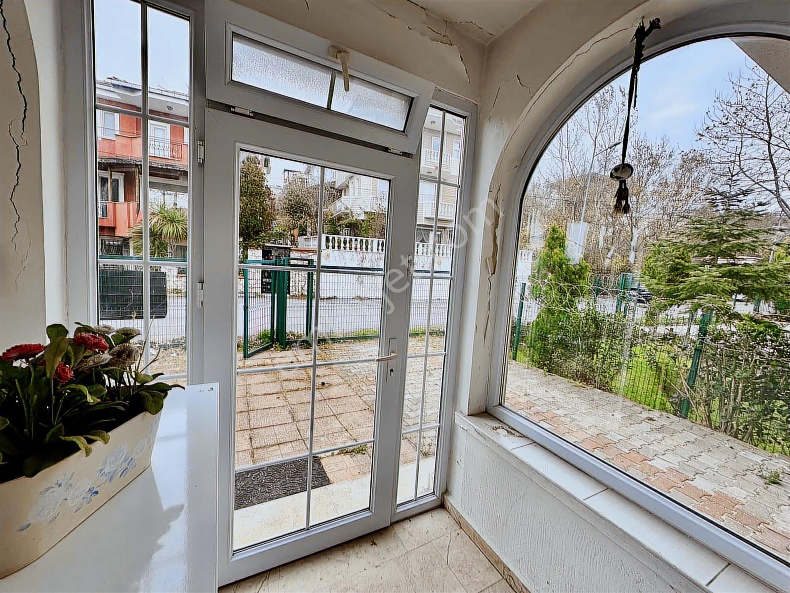 Beylikdüzü Sahilde Site İçi Havuzlu Her Kattan Deniz Man. Villa - Görsel 23