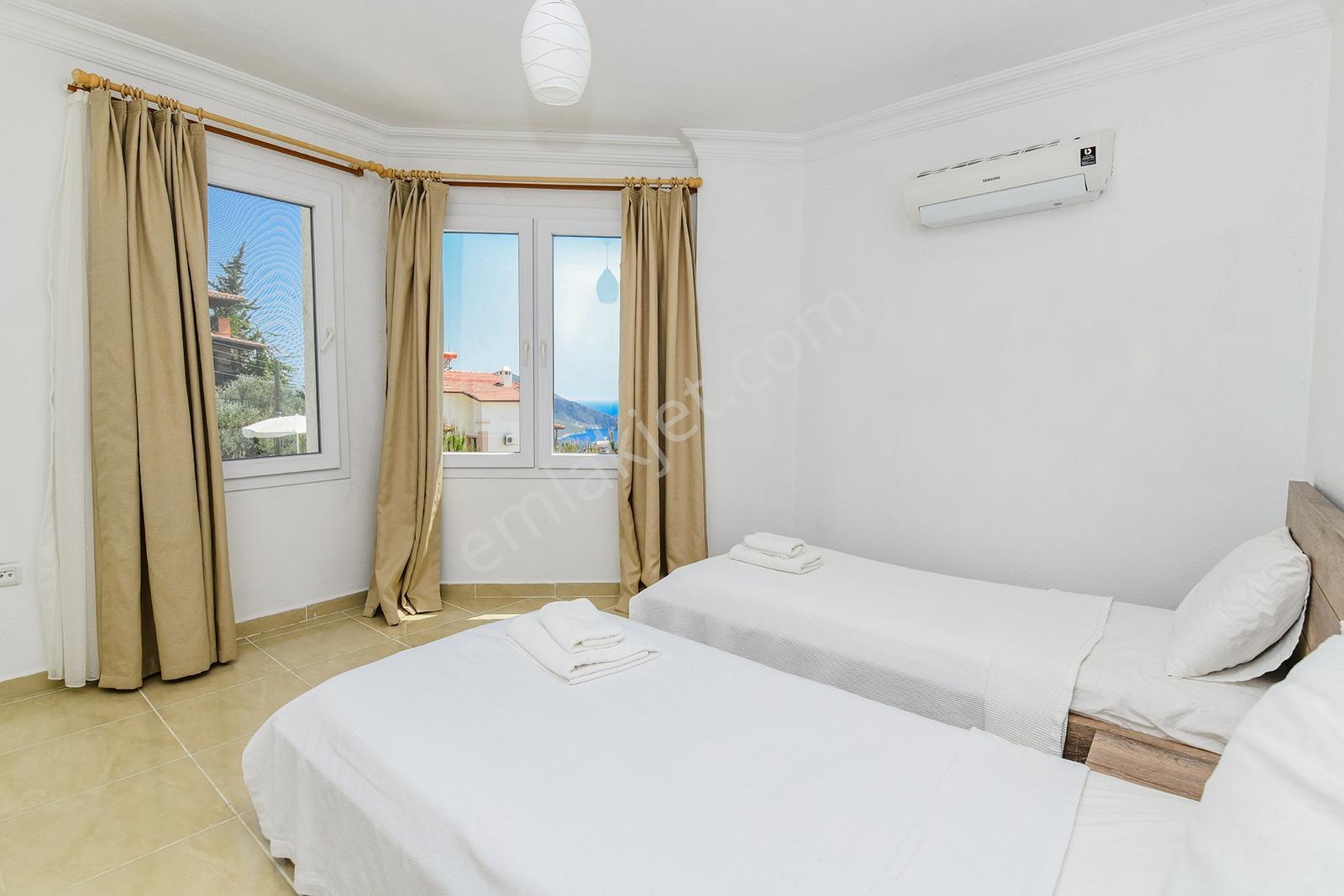 Kalkan'da Özel Havuzlu İmarlı (3+1) Belgeli Tripleks Villa - Görsel 34