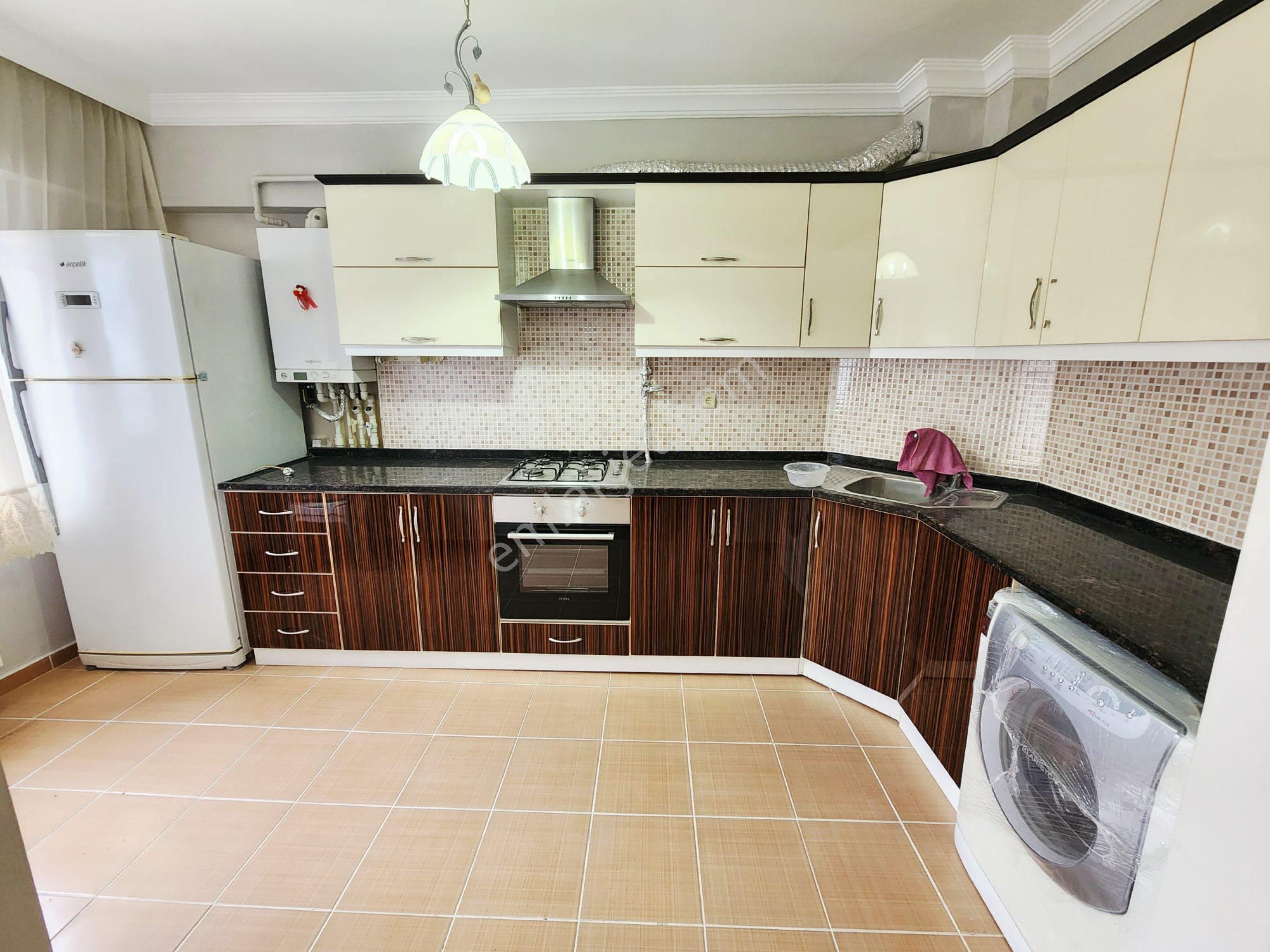Furkan Emlaktan Atakum Mevlana Mah 3+1 145m2 8.kat 3 Balkonlu Site İçerisinde Fırsat Daire