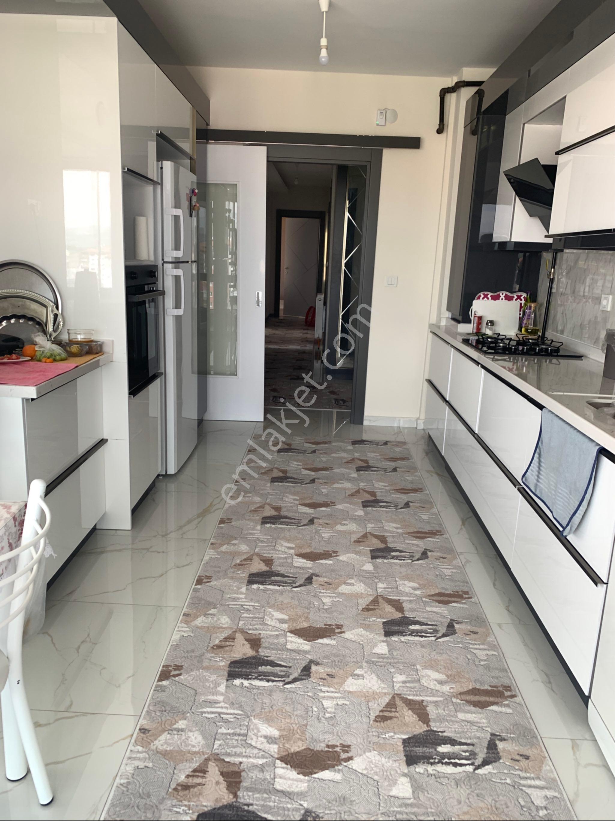 Atatürk Mahallesi 4+1 Yüksek Kat Daire - Görsel 17