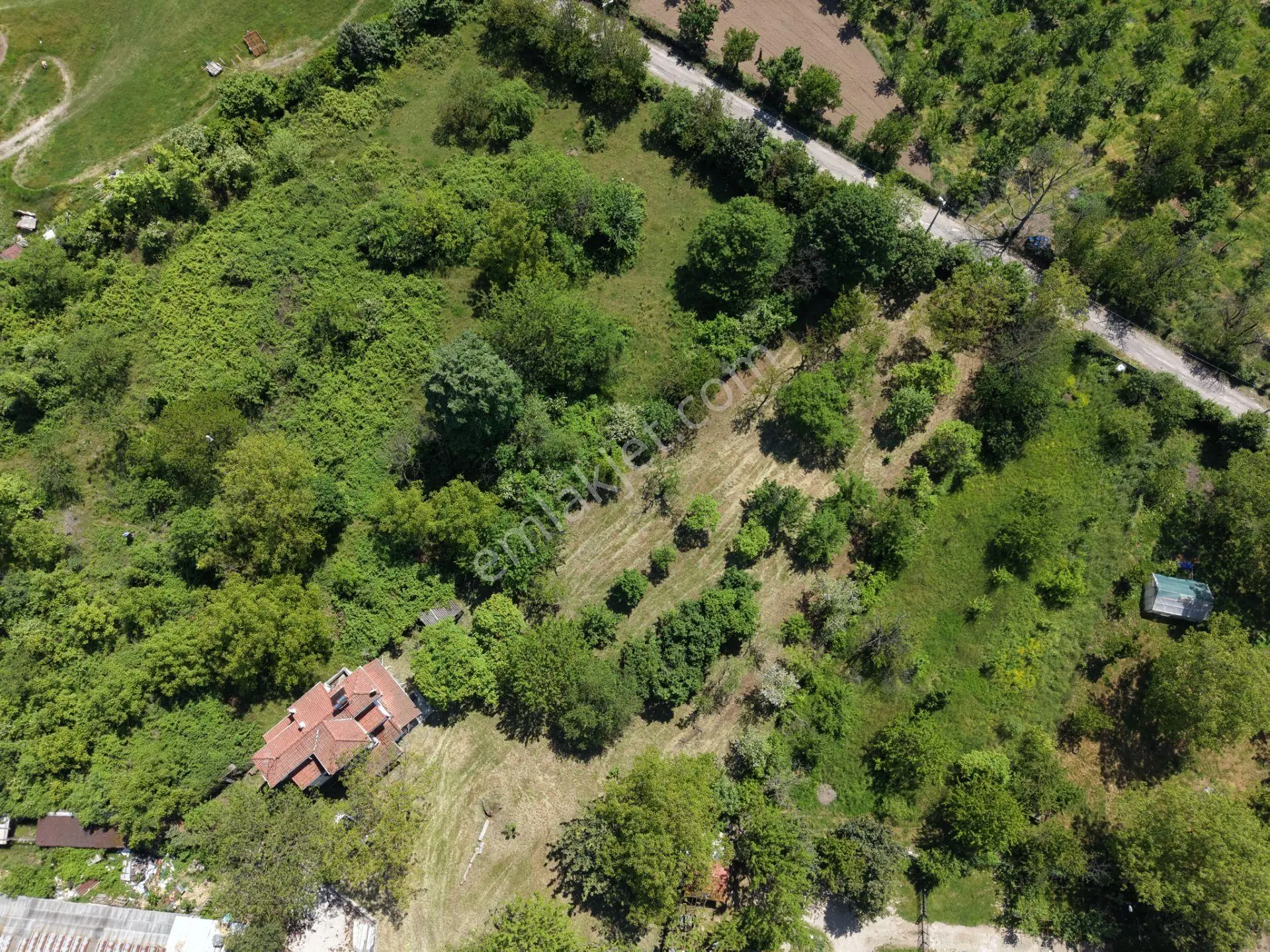 Sapanca’da Satılık 2620 M2 Konut Ve Ticari İmarlı Arsa