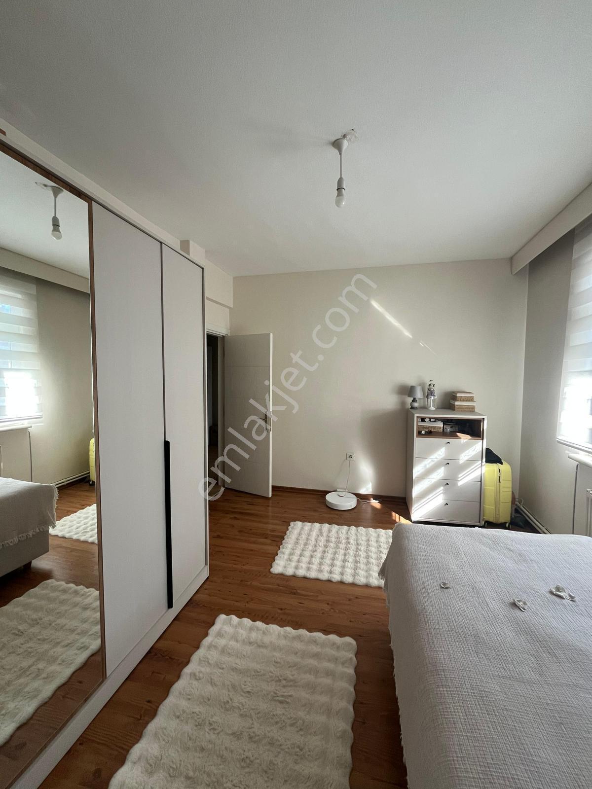 Çayırbaşı Ptt Evlerinde 3+1 Satılık 130 M2 Bakımlı Daire - Görsel 15