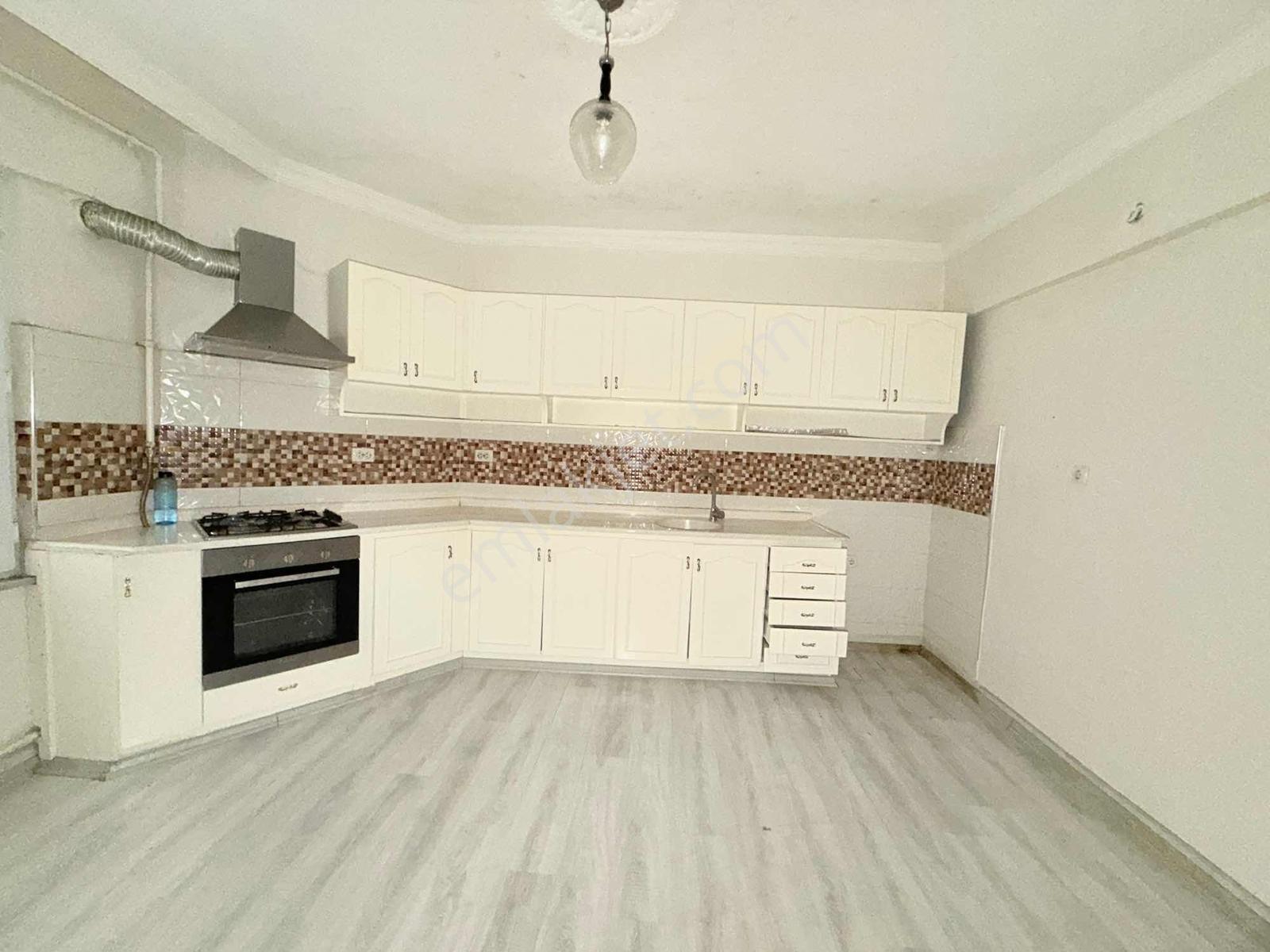 Merzifon Cumhuriyet Caddesinde Çarşıda 2+1 Kiralık Daire - Görsel 8
