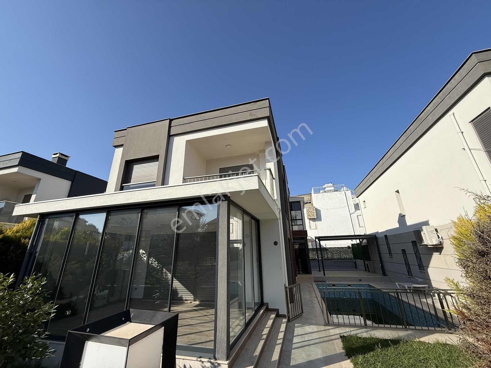 Kuşadası Karaova Avm'ye Yakın 75 M2 Tabanlı 3+1 Müstakil Villa - Görsel 22