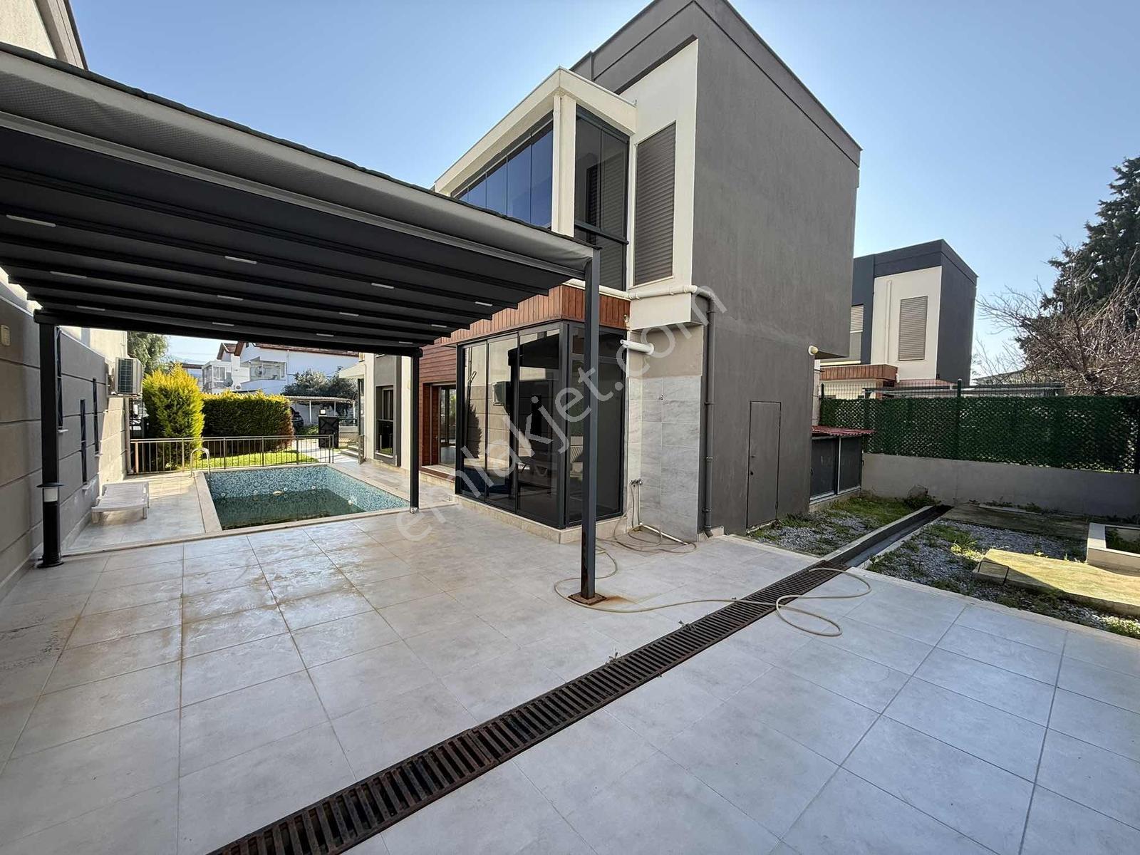 Kuşadası Karaova Avm'ye Yakın 75 M2 Tabanlı 3+1 Müstakil Villa - Görsel 18