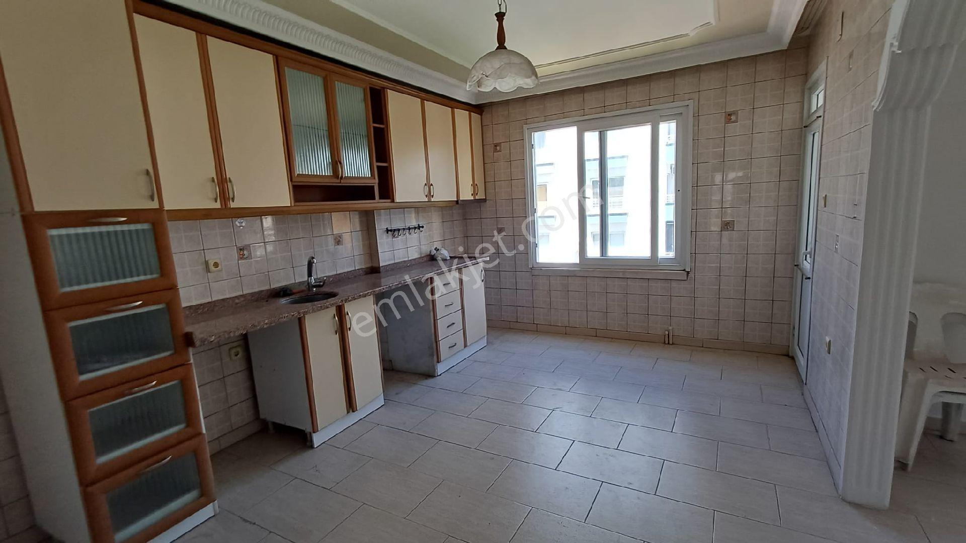 Erdemli Akdeniz Mahallesi'nde Kiralık 3+1 Daire
