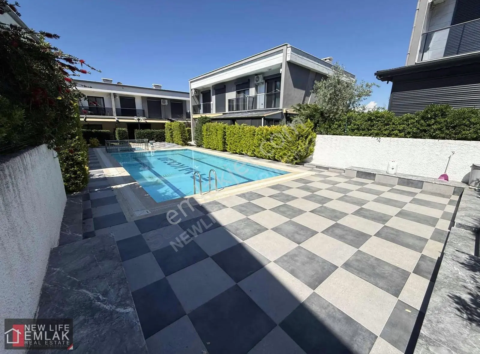 Kuşadası Güzelçamlıda Denize Yakın Satılık Villa