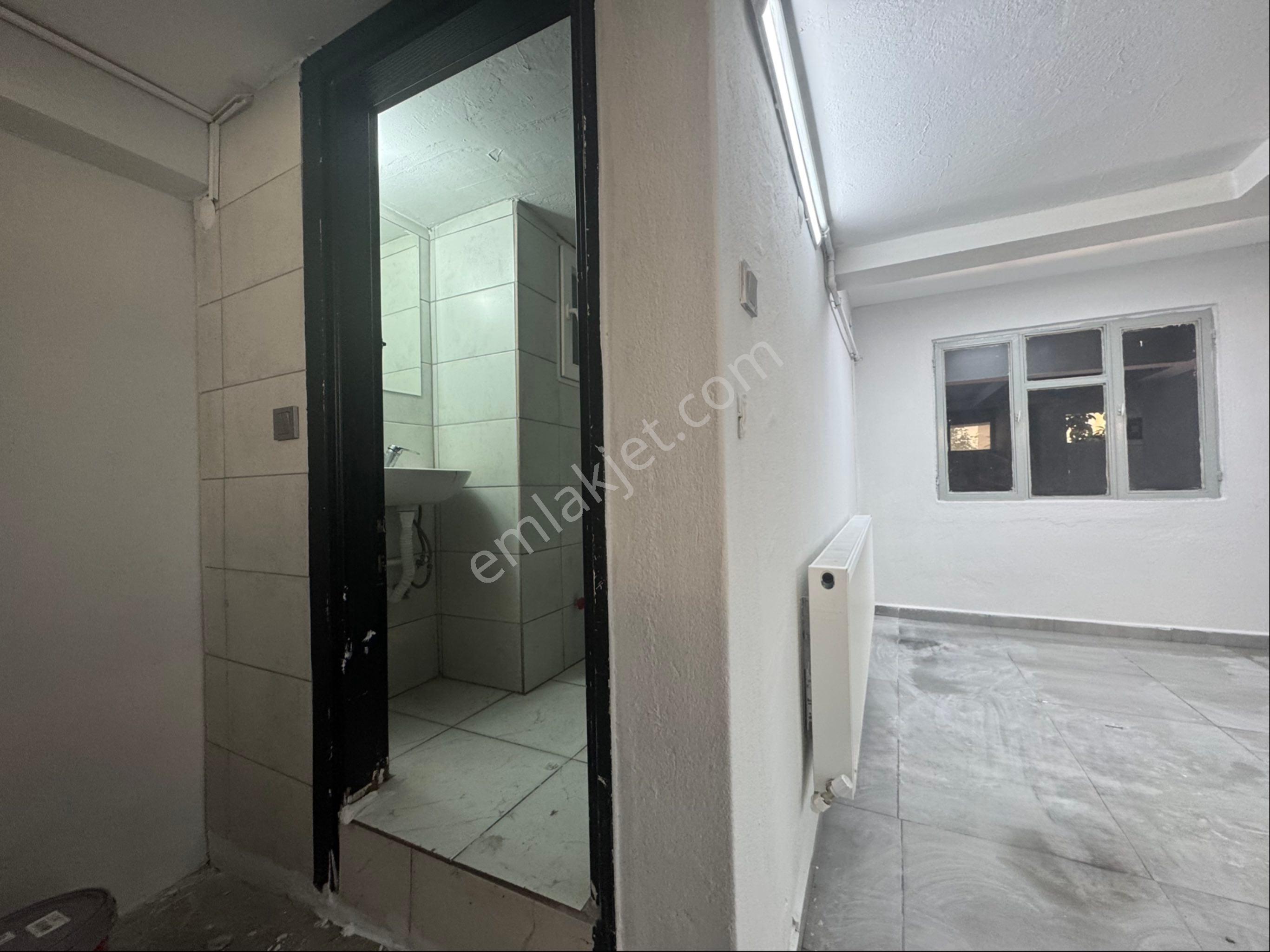 Yarhasanlar Mah Çarsımerkezde Batarkatlı Kiralık İşyeri - Görsel 11