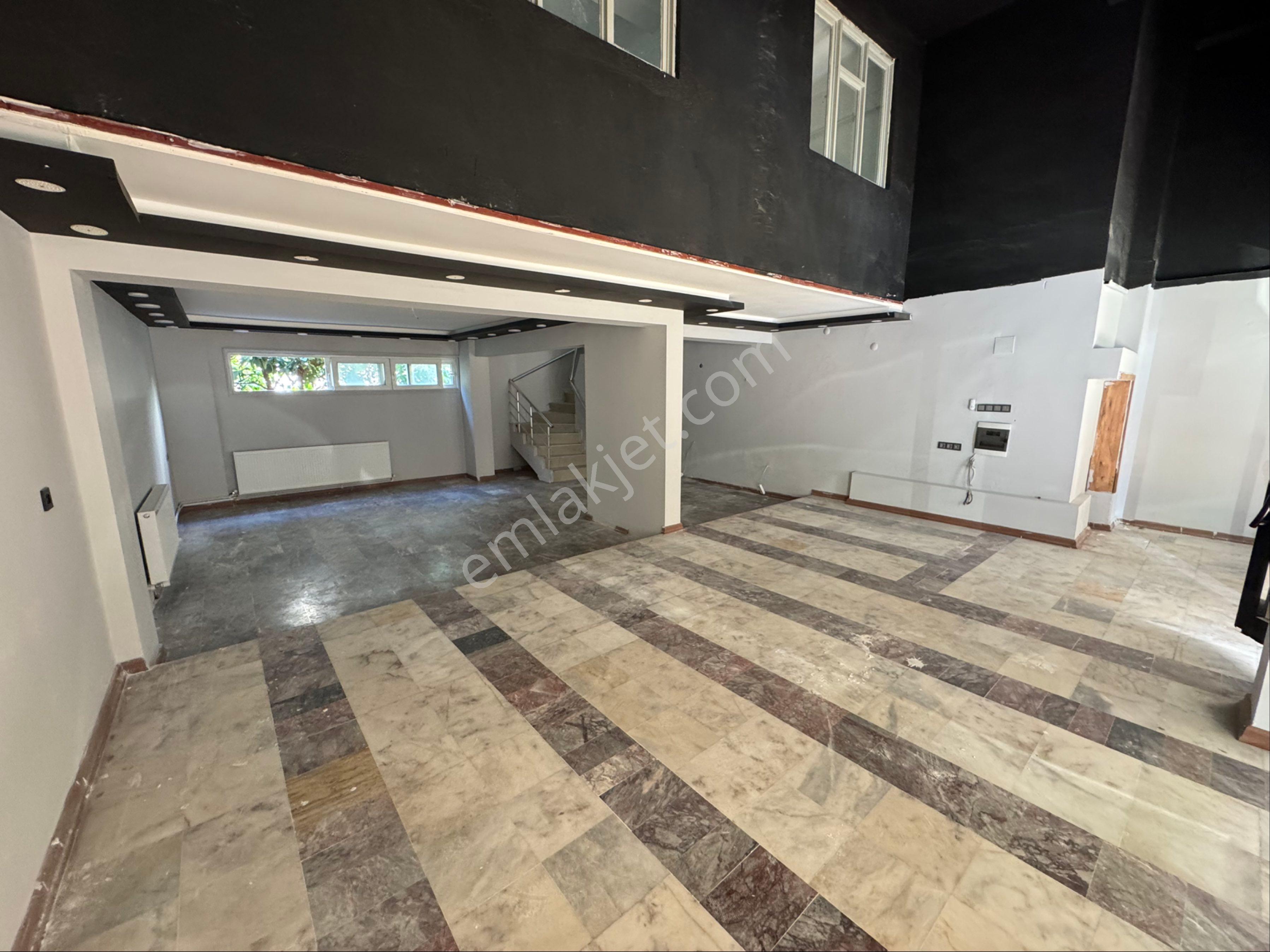 Yarhasanlar Mah Çarsımerkezde Batarkatlı Kiralık İşyeri - Görsel 2