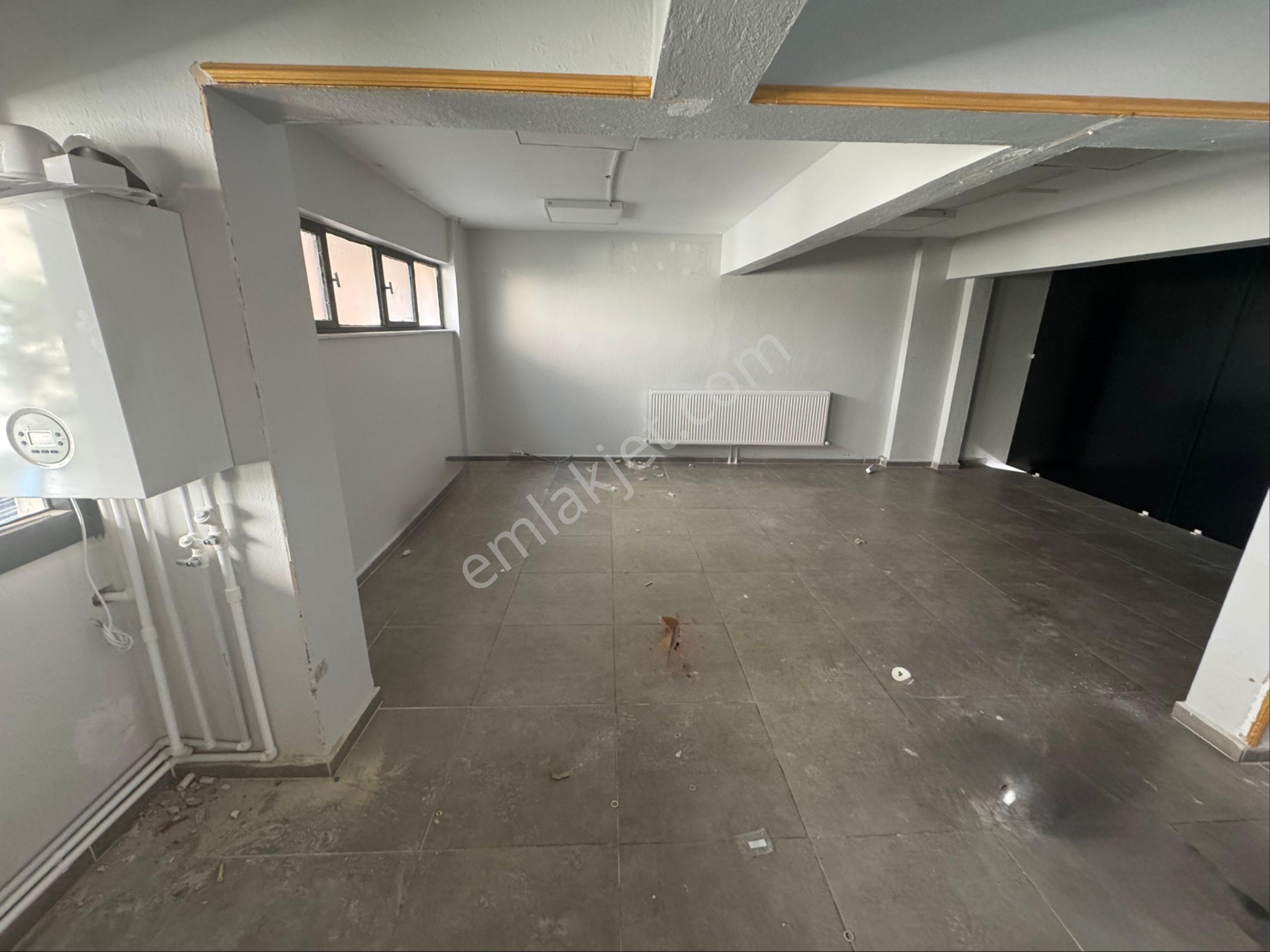 Yarhasanlar Mah Çarsımerkezde Batarkatlı Kiralık İşyeri - Görsel 7