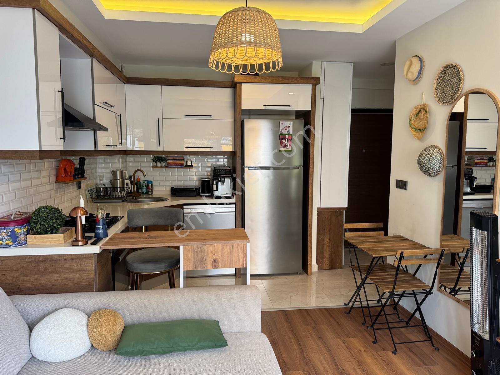 Kuşadası Davutlar Havuzlu Sitede Satılık 1+1 Bahçe Katı Daire - Görsel 12