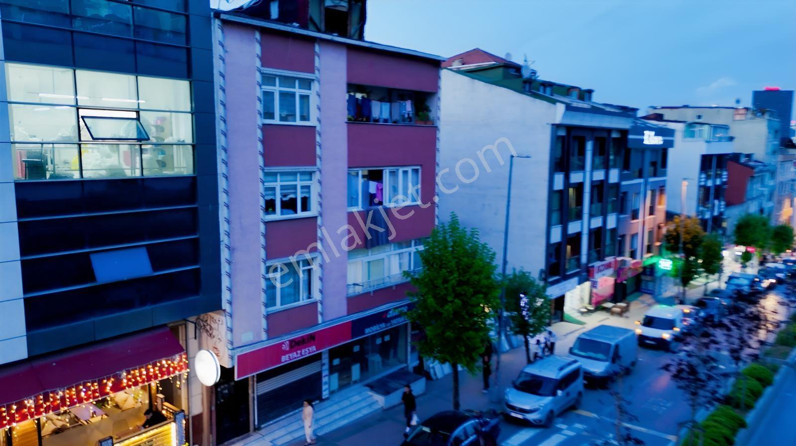 İkitelli'de Atatürk Mah. Metrosu Yanında Satılık 3+1 Geniş Daire