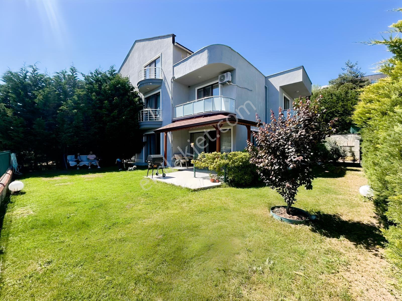 Mudanya Çağrışan'da Merkezi Konumda Geniş Bahçeli 5+1 Villa