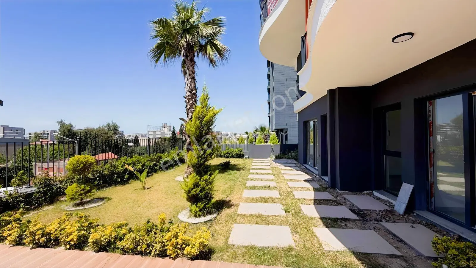 Çiğli Anadolu Caddesi Yanı Havuzlu 2+1 Kiralık Daire