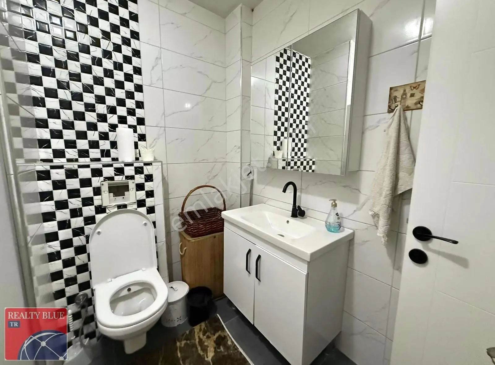 Kiralık Daire(2+1)full Eşyalı Metro Yanı Bahçeli Müstakil - Görsel 4