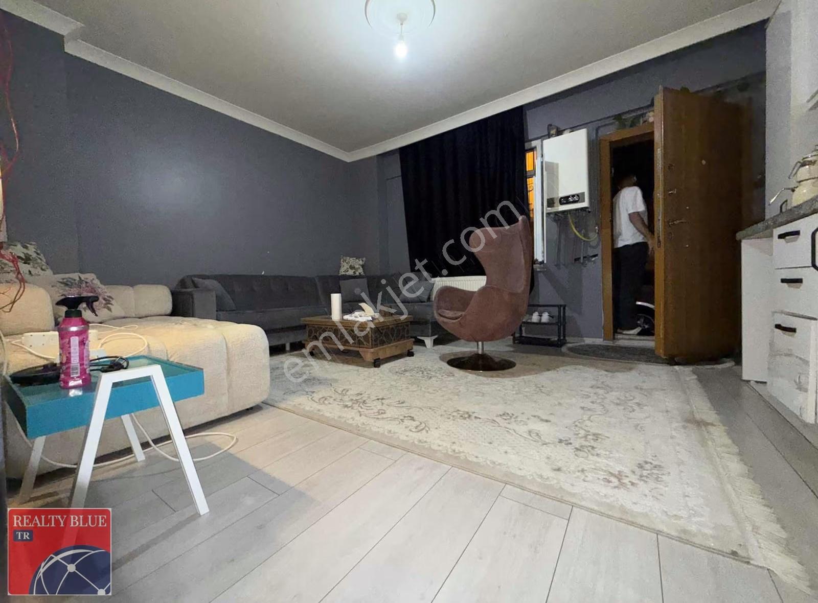 Kiralık Daire(2+1)full Eşyalı Metro Yanı Bahçeli Müstakil