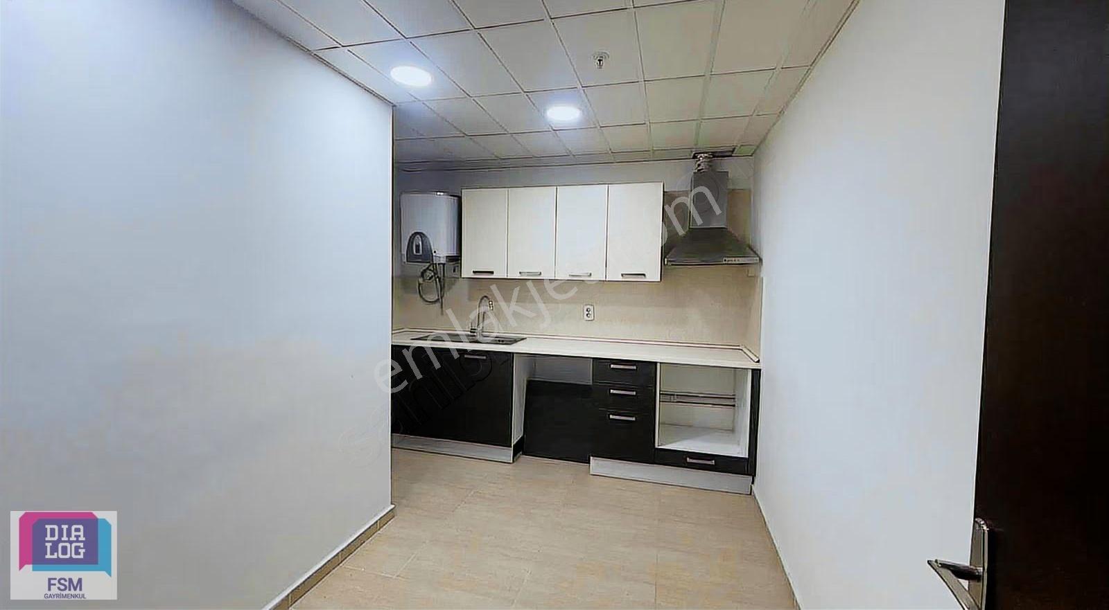 Umi Plazada Kiralık 2+1 Ofis - Görsel 9