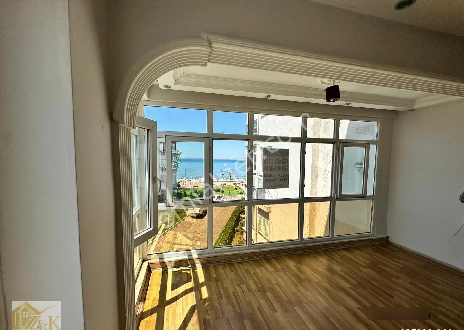 Yalova Çiftlikköy'de Deniz Manzaralı Kiralık 2+1 Daire