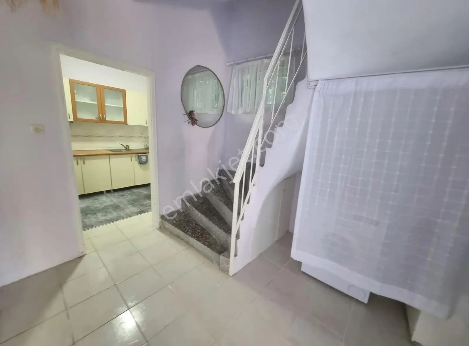 Yenifoça Burunucu Mevkiinde Eşyalı Kiralık Müstakil Tripleks - Görsel 3