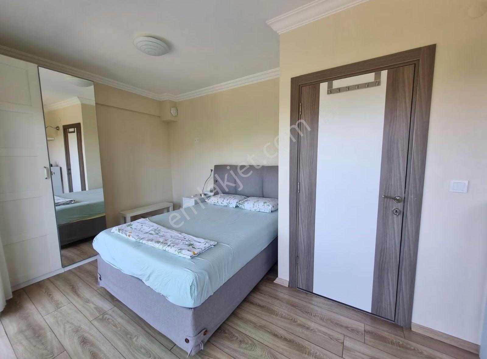 Yenifoça Marina Bölgesinde Deniz Manzaralı Kiralık Villa - Görsel 16