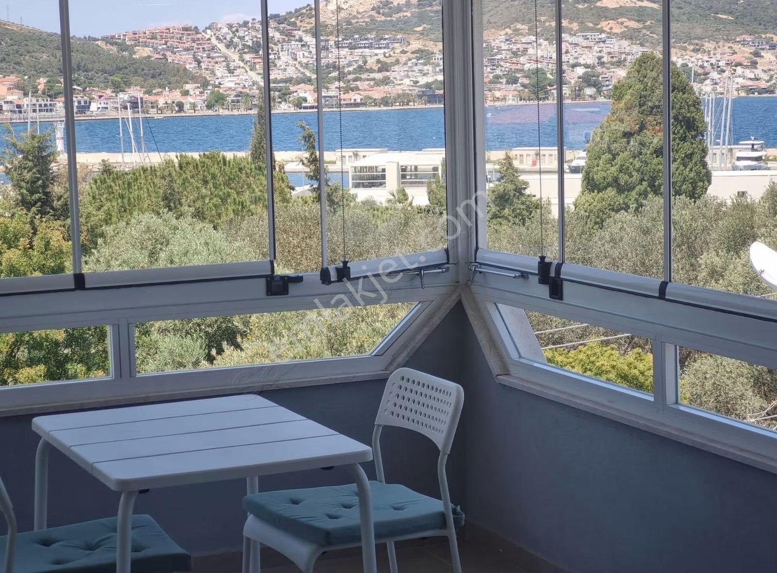 Yenifoça Marina Bölgesinde Deniz Manzaralı Kiralık Villa - Görsel 30