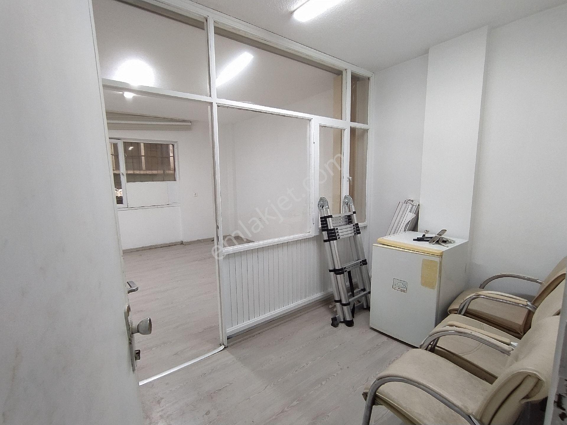 Çakmak Caddesi Nalbant Halil Sokakta İş Hanında 1+1 Ofis Büro Muayenehane Genel Kullanıma Uygun - Görsel 3