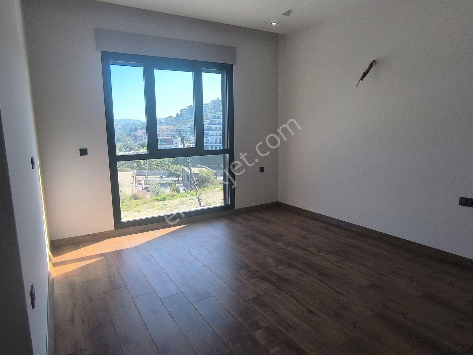 Kuşadası Kadınlar Denizinde Sıfır 3+1 Lüks Daire - Görsel 9