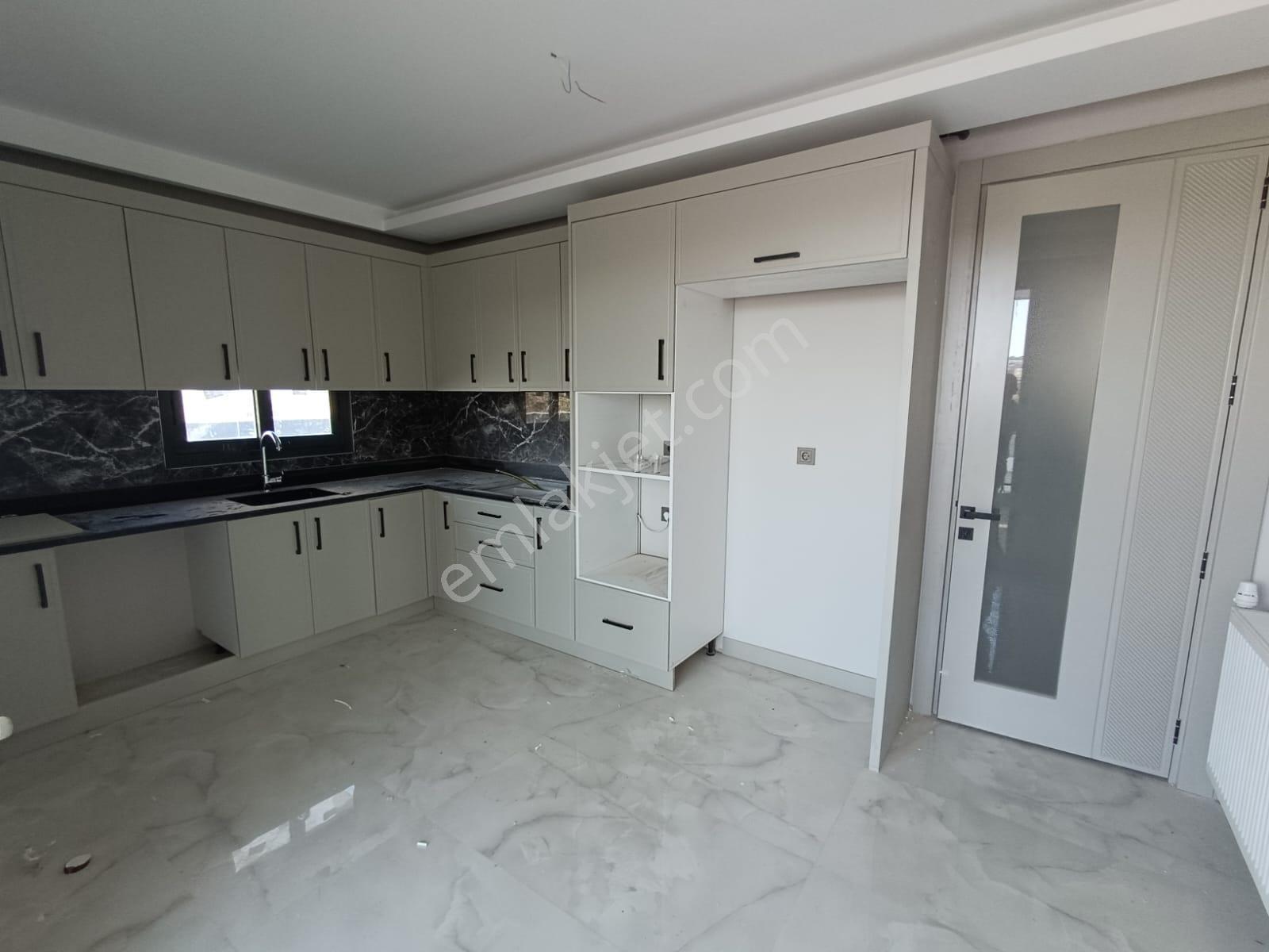 Kabasakal Mah. Sosyal Donatılı+güvenlikli 3+1 K.mutfak+kombili+çift Banyo+giyinme Odalı Kiralık - Görsel 4