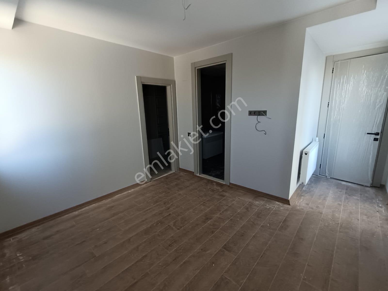 Kabasakal Mah. Sosyal Donatılı+güvenlikli 3+1 K.mutfak+kombili+çift Banyo+giyinme Odalı Kiralık - Görsel 15