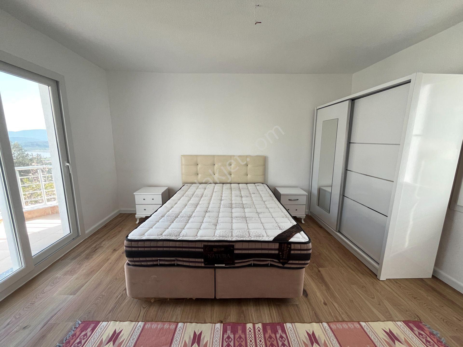 Boğaziçi Adabükünde Göl Manzaralı Müstakil Kiralık Dubleks Villa - Görsel 17