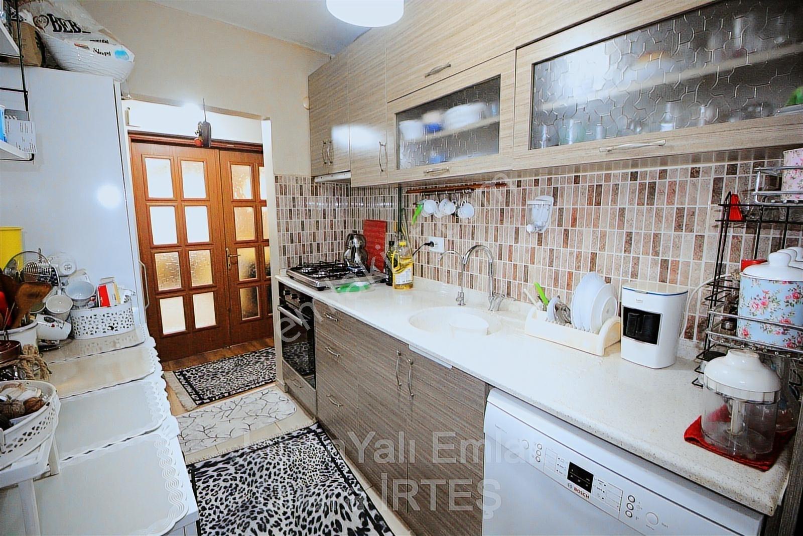 Küçükyalıda Köşe Cepheli 1.kat Satılık Daire - Görsel 11