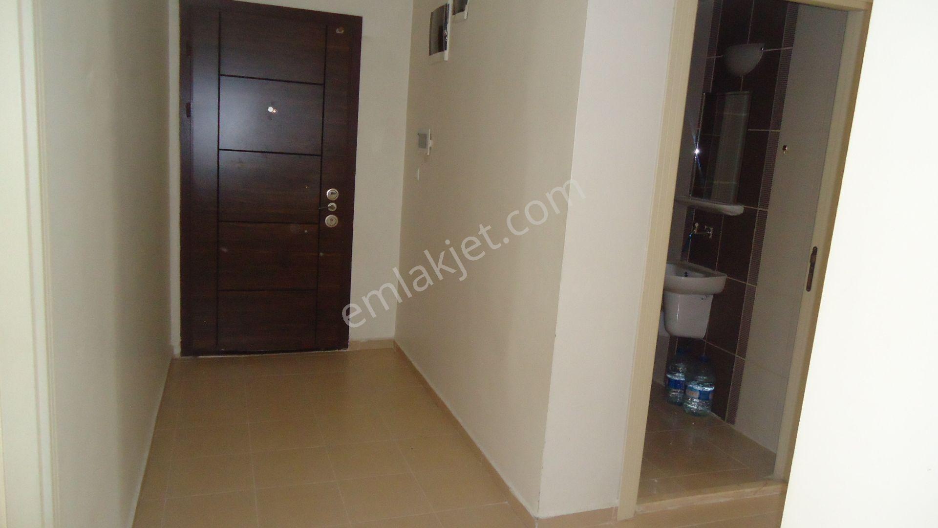 Krc'den Gültepe Mahalesinde Katta Kiralık 3+1 Daire - Görsel 5