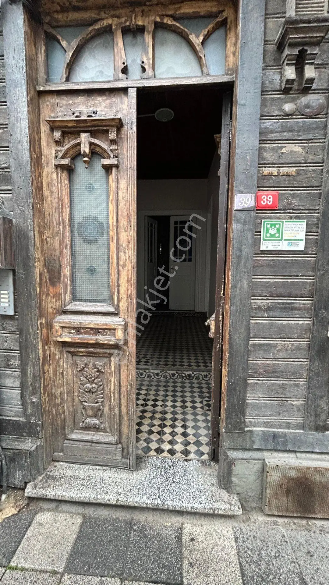 Kadıköy Osmanağa'da Tarihi Mimarisi Korunmuş Satılık Bina - Görsel 3