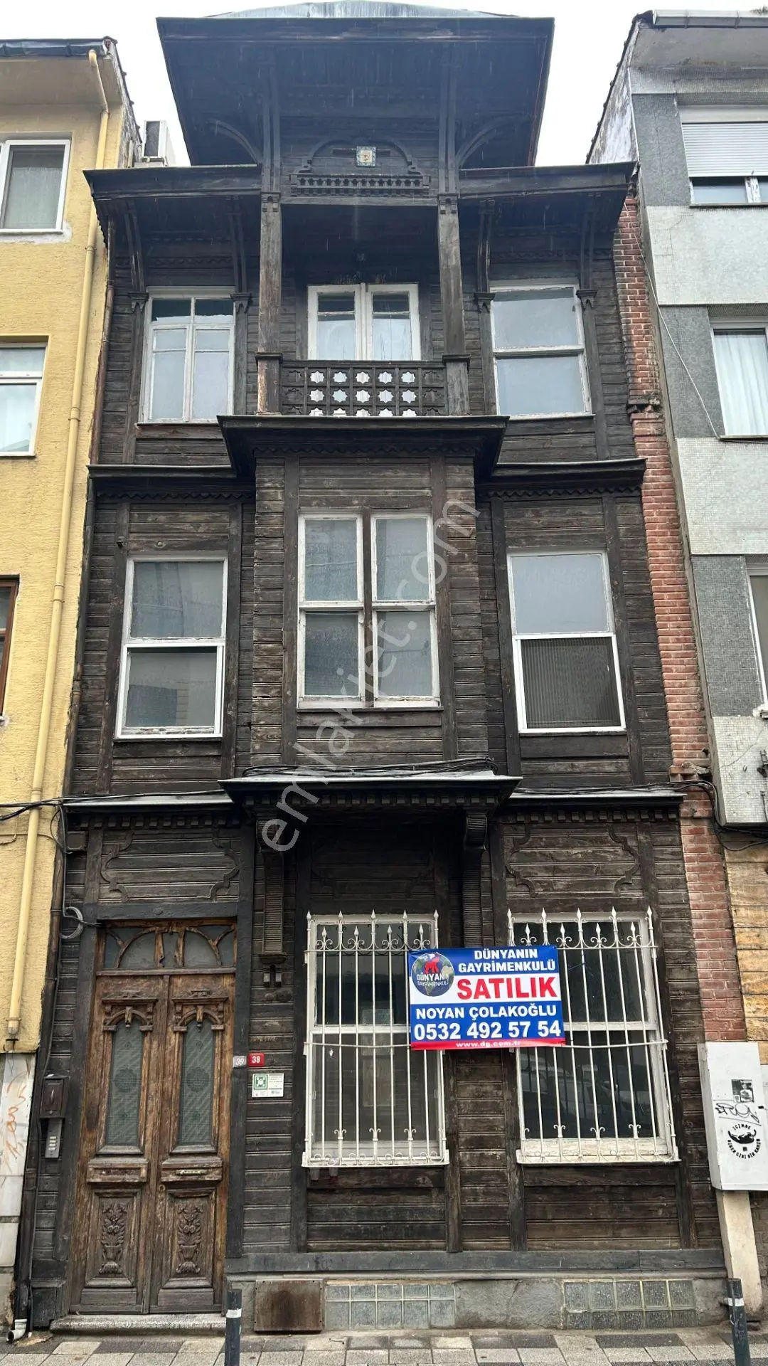 Kadıköy Osmanağa'da Tarihi Mimarisi Korunmuş Satılık Bina - Görsel 2