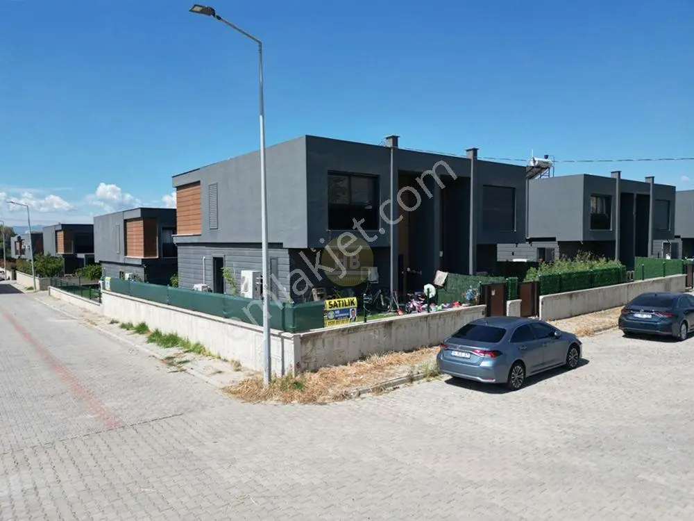 Hb'den 5+1 Satılık Villa, Geniş Cadde Üzeri/köşe Konum/mükemmel Fiyat - Görsel 2