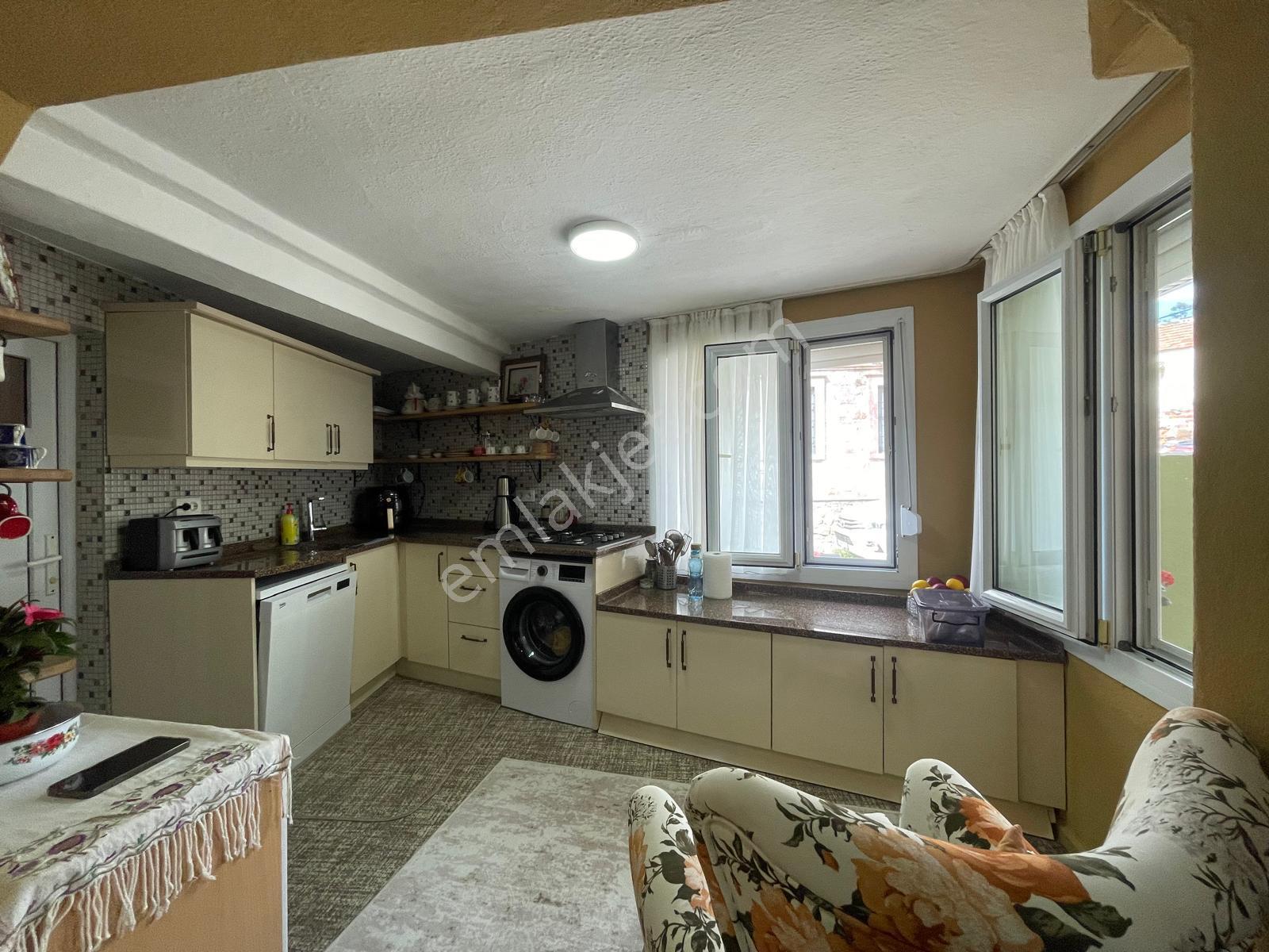 Ayvada'dan Ayvalık Merkez'de 2+1 Kağir Ev İle Kağir Ahır - Görsel 21