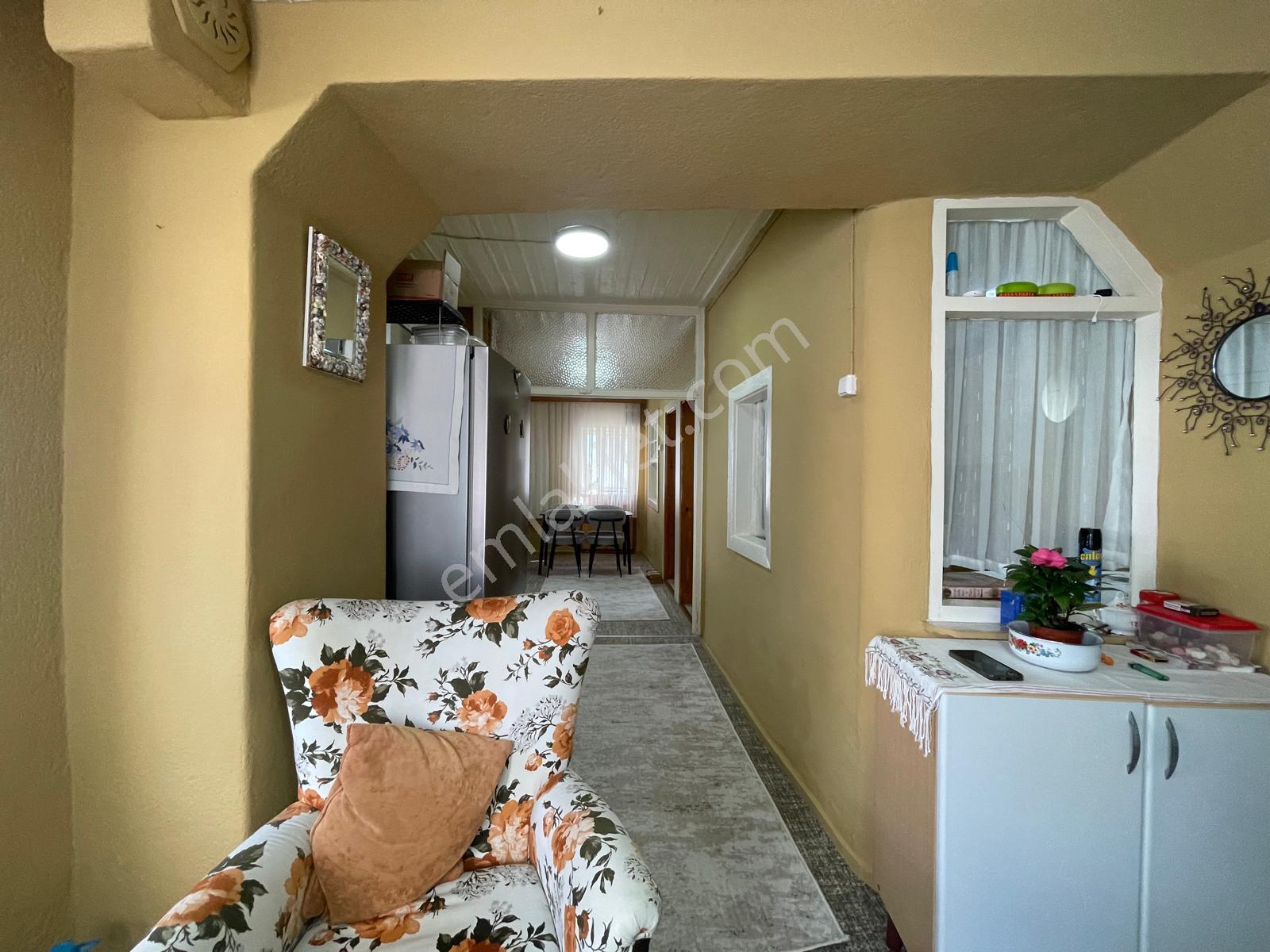 Ayvada'dan Ayvalık Merkez'de 2+1 Kağir Ev İle Kağir Ahır - Görsel 13