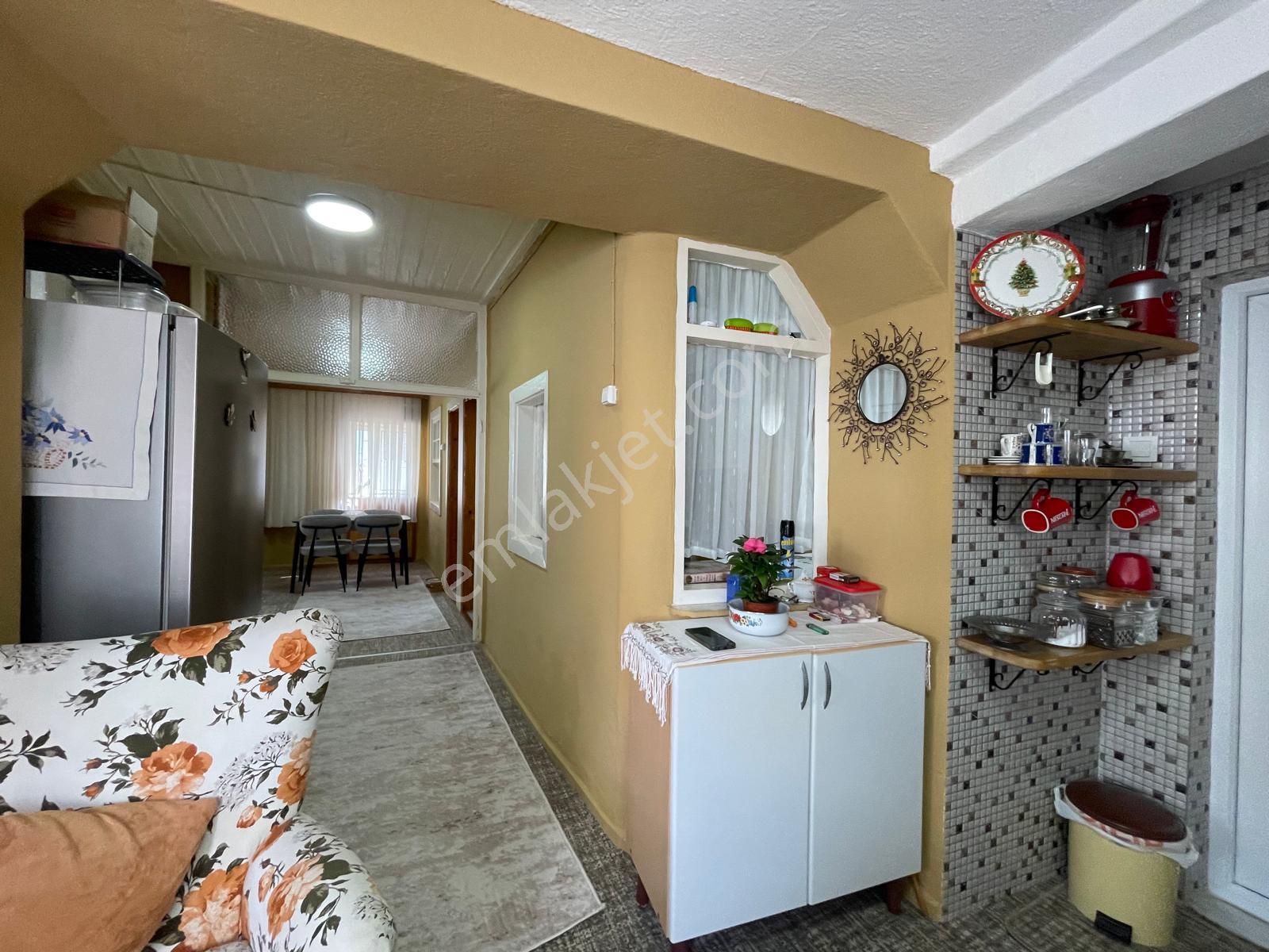 Ayvada'dan Ayvalık Merkez'de 2+1 Kağir Ev İle Kağir Ahır - Görsel 14