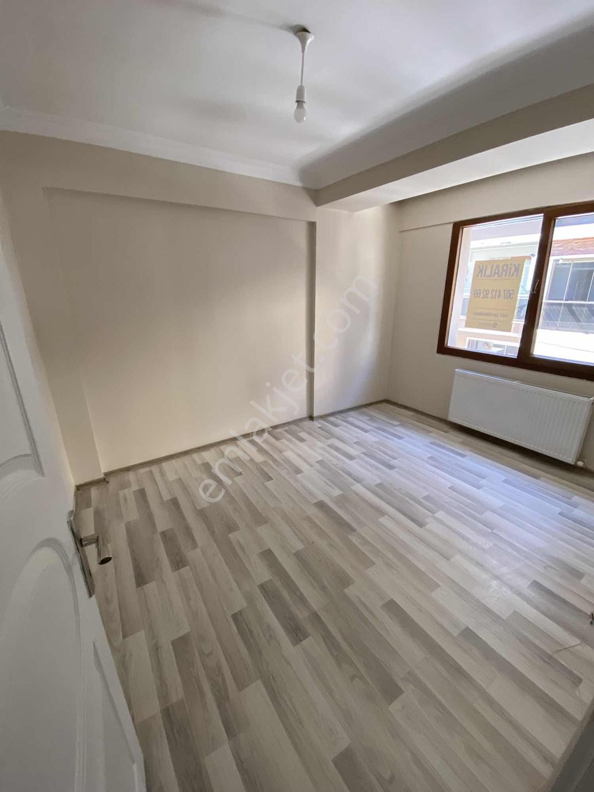 Buca Üçkuyularda Kiralık 2+1 Doğalgazlı Ve Çift Klimalı Köşe Ev - Görsel 20