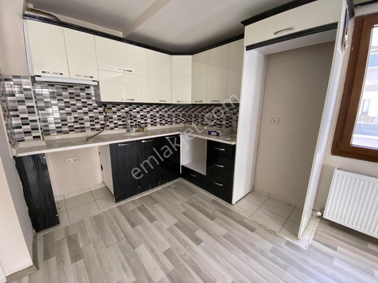 Buca Üçkuyularda Kiralık 2+1 Doğalgazlı Ve Çift Klimalı Köşe Ev - Görsel 13