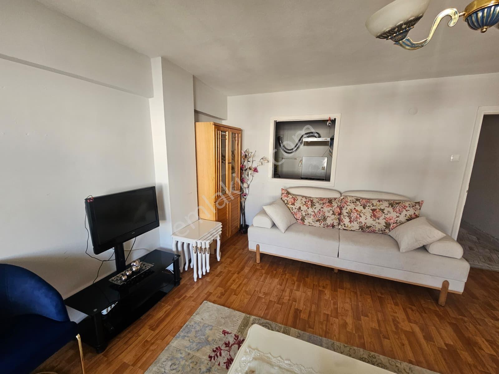Kamiloba Mh'de Full Eşyalı Denize Sıfır 1+1 Geniş Kiralık Daire - Görsel 2