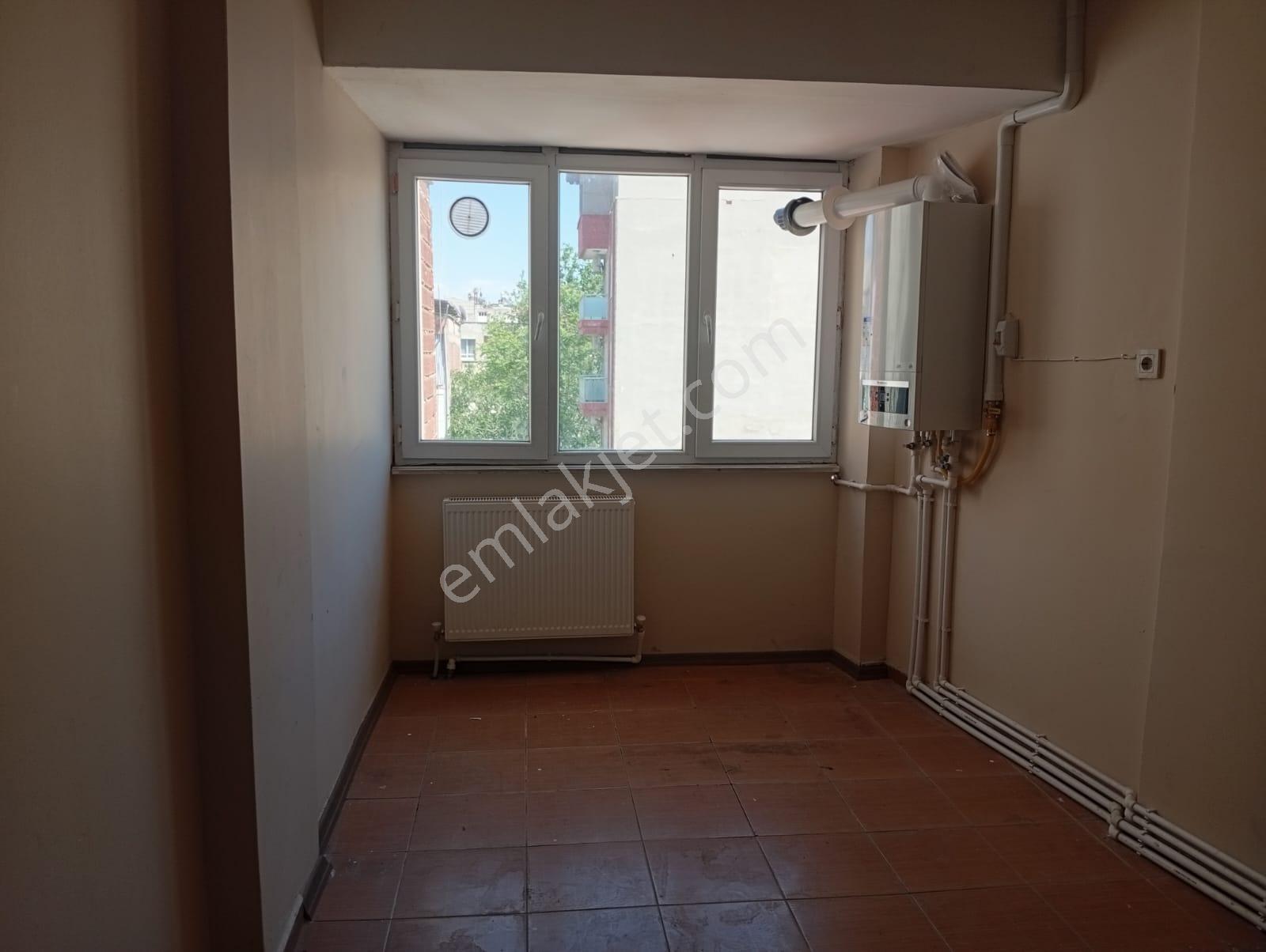 Salihli Berkay Emlaktan Merkezde Kiralık 3+1 Doğalgaz Isıtmalı Daire - Görsel 14